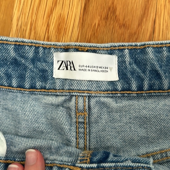 Light wash denim shorts - Picture 3 of 3